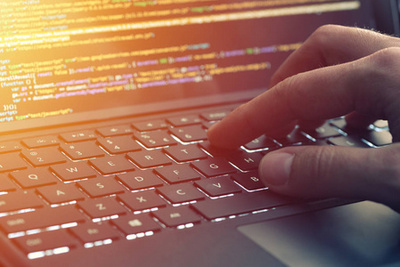 程序員的職業(yè)-人編寫編程代碼上筆記本電腦 c